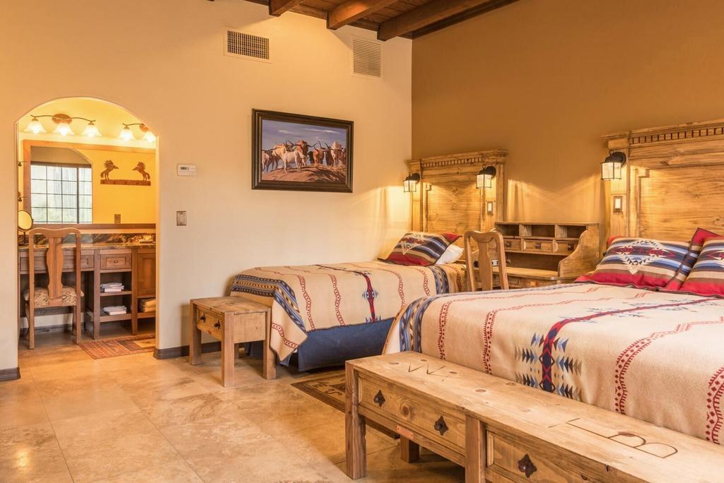 White Stallion Ranch Bed and breakfast Avra