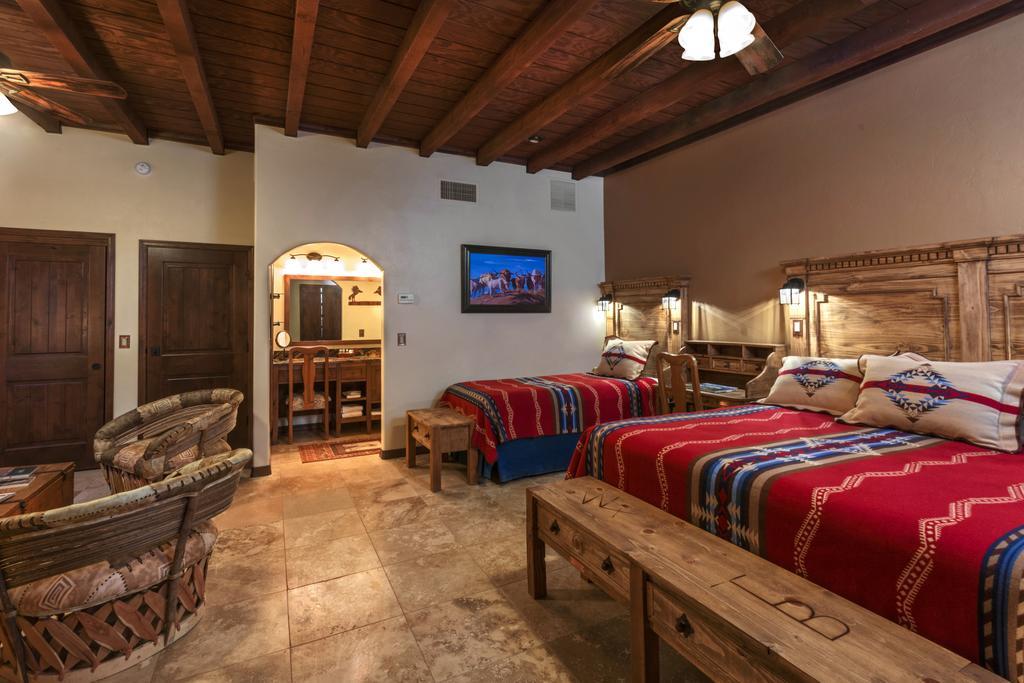 Bed and breakfast White Stallion Ranch 4*