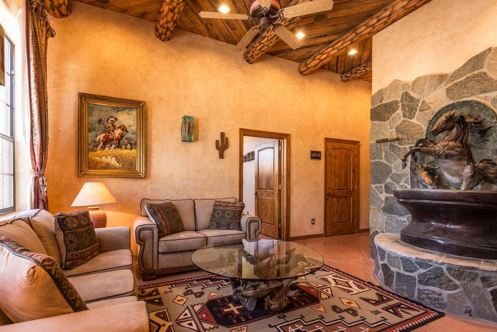 Bed and breakfast White Stallion Ranch